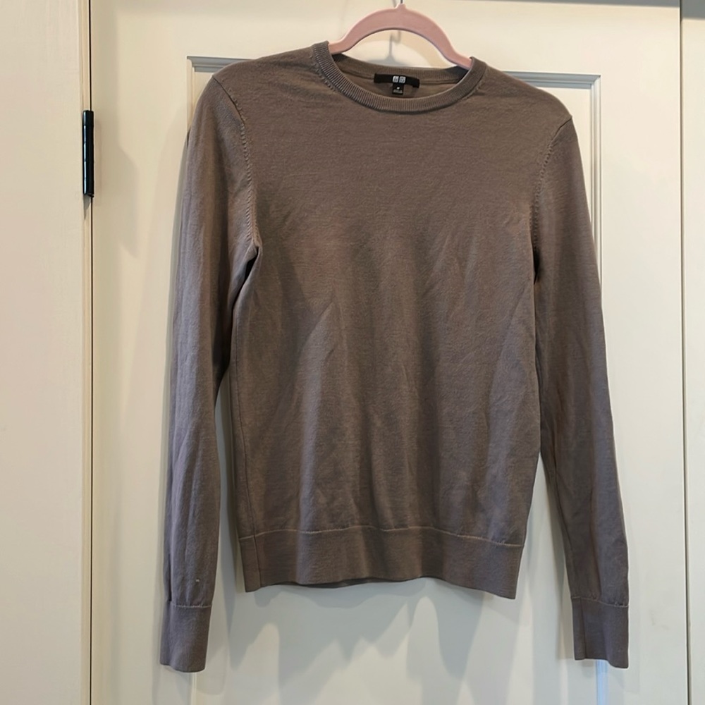 Uniqlo taupe crew neck light sweater